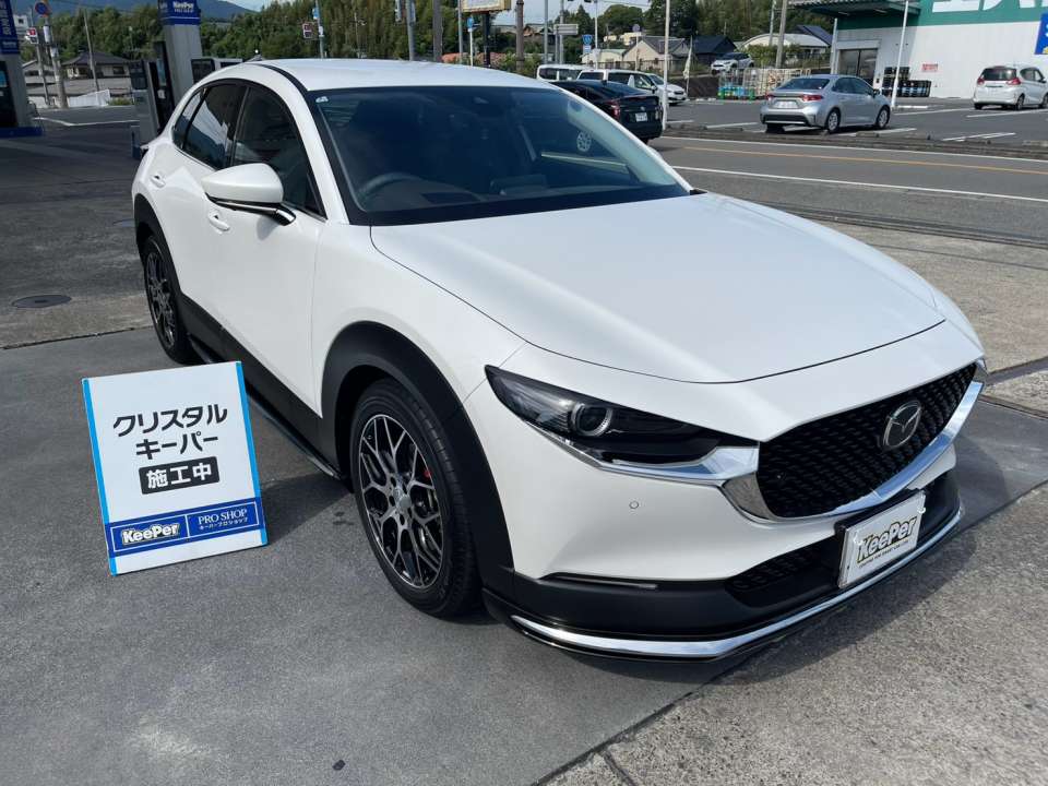 マツダ CX-30にクリスタルキーパーを施工した白いボディの透明感のある艶